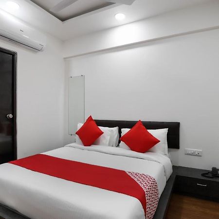 OYO 40139 Hotel Peradiot Ahmedabad Esterno foto