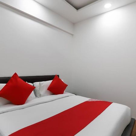 OYO 40139 Hotel Peradiot Ahmedabad Esterno foto