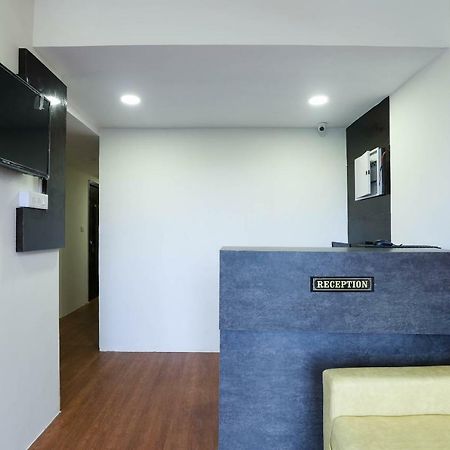 OYO 40139 Hotel Peradiot Ahmedabad Esterno foto